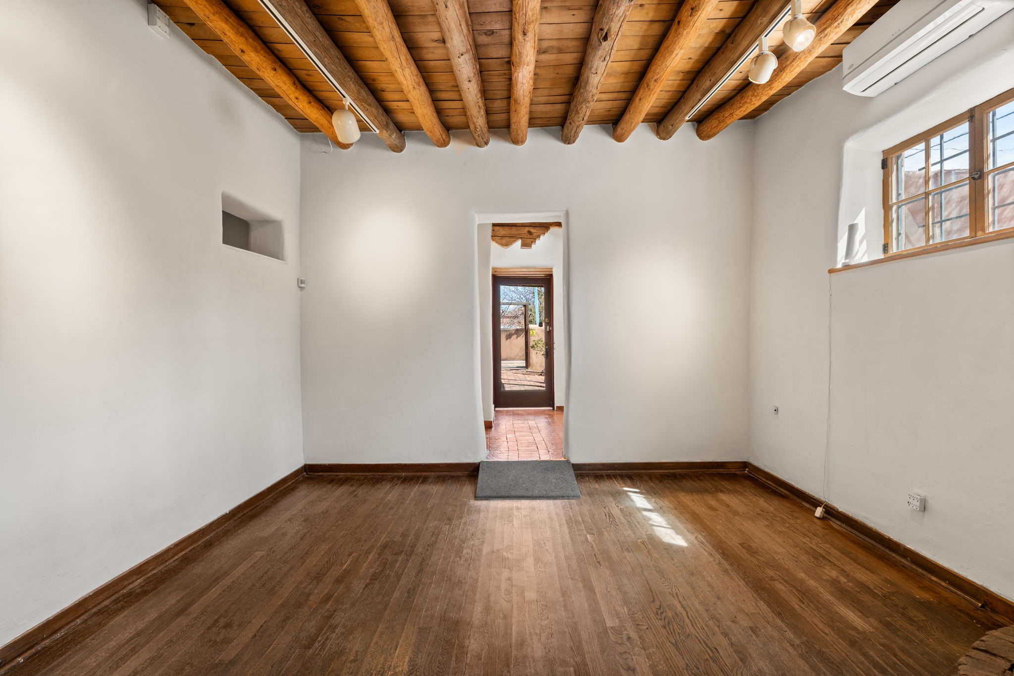 634 Canyon Road Santa Fe, NM 87501 - Photo 6 of 53