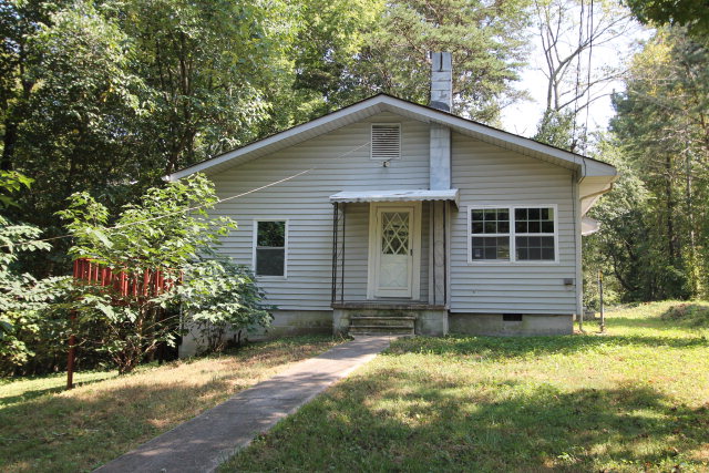 1025 Ben Hill Road Southeast Dalton, GA 30721 - Photo 1 of 1 Main View
