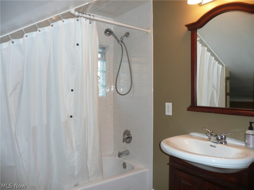 4417 Ardmore Road South Euclid, OH 44121 - Photo 10 of 15