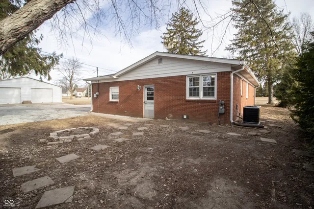 $159,900 | 115 East McAllister Road, Windfall, IN 46076