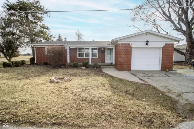 $159,900 | 115 East McAllister Road, Windfall, IN 46076