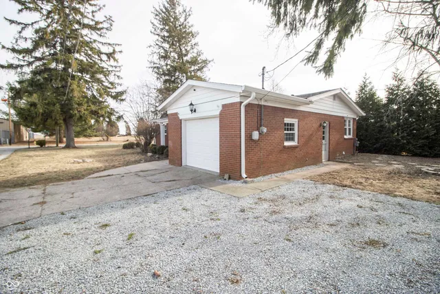 $159,900 | 115 East McAllister Road, Windfall, IN 46076