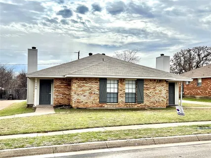$425,000 | 5708 Ranchogrande Drive, Arlington, TX 76017