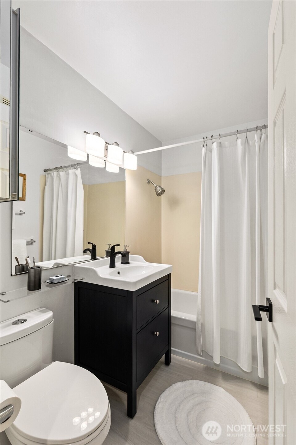 2111 East John Street, Unit 202 Seattle, WA 98112 - Photo 11 of 13