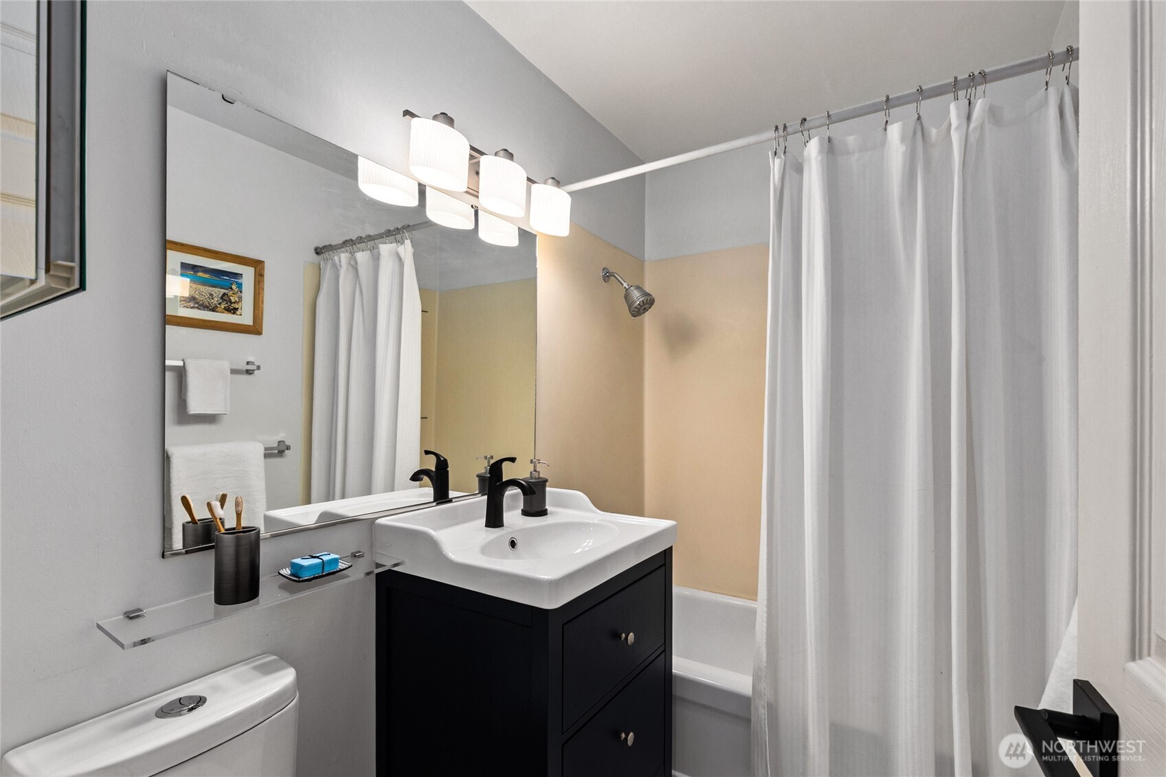 2111 East John Street, Unit 202 Seattle, WA 98112 - Photo 10 of 13