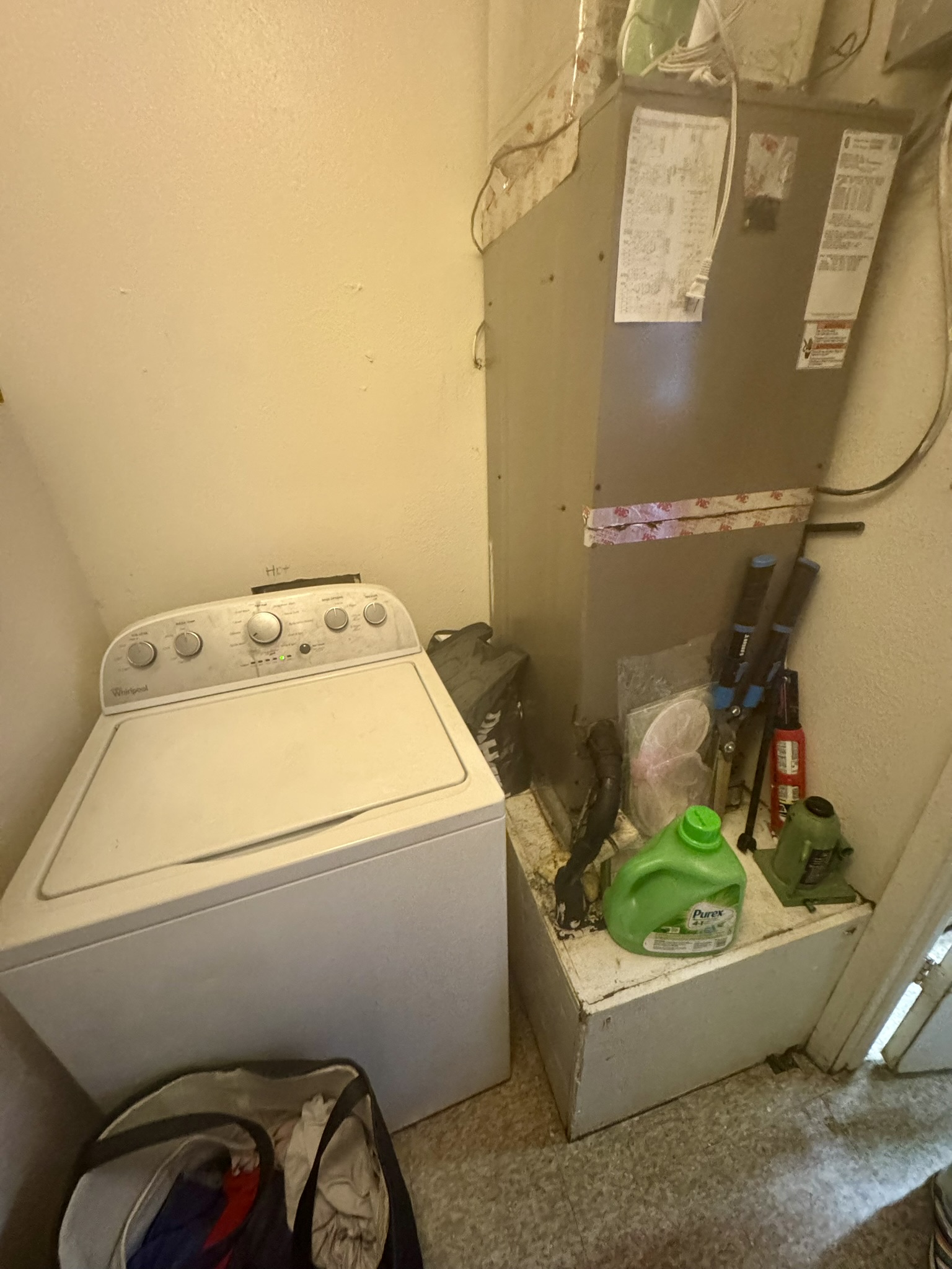 5 South 19th Street Temple, TX 76504 - Photo 7 of 16 a utility room with dryer and washer