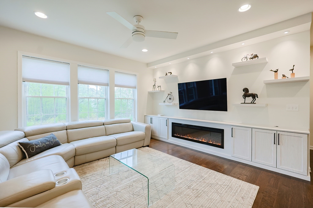 1 Walnut Way, Unit 1 Hopkinton, MA 01748 - Photo 13 of 42 Gallery Image 13