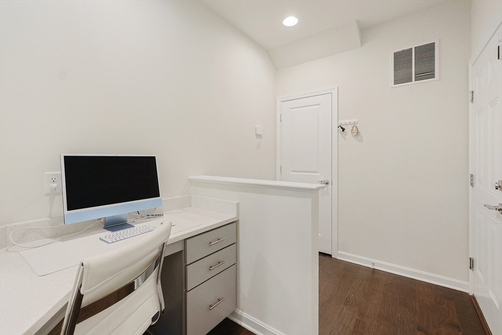 1 Walnut Way, Unit 1 Hopkinton, MA 01748 - Photo 6 of 42 Gallery Image 6