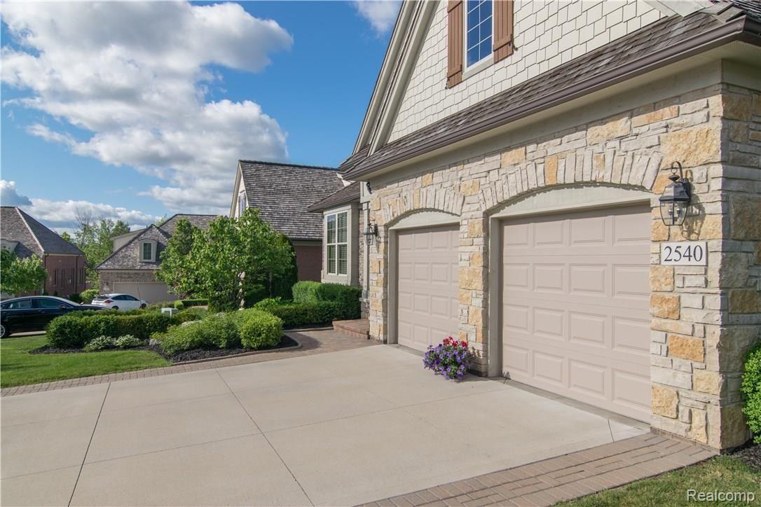 2540 Stoneykirk Court Rochester, MI 48306 - Photo 3 of 63 DSC_0072.jpg