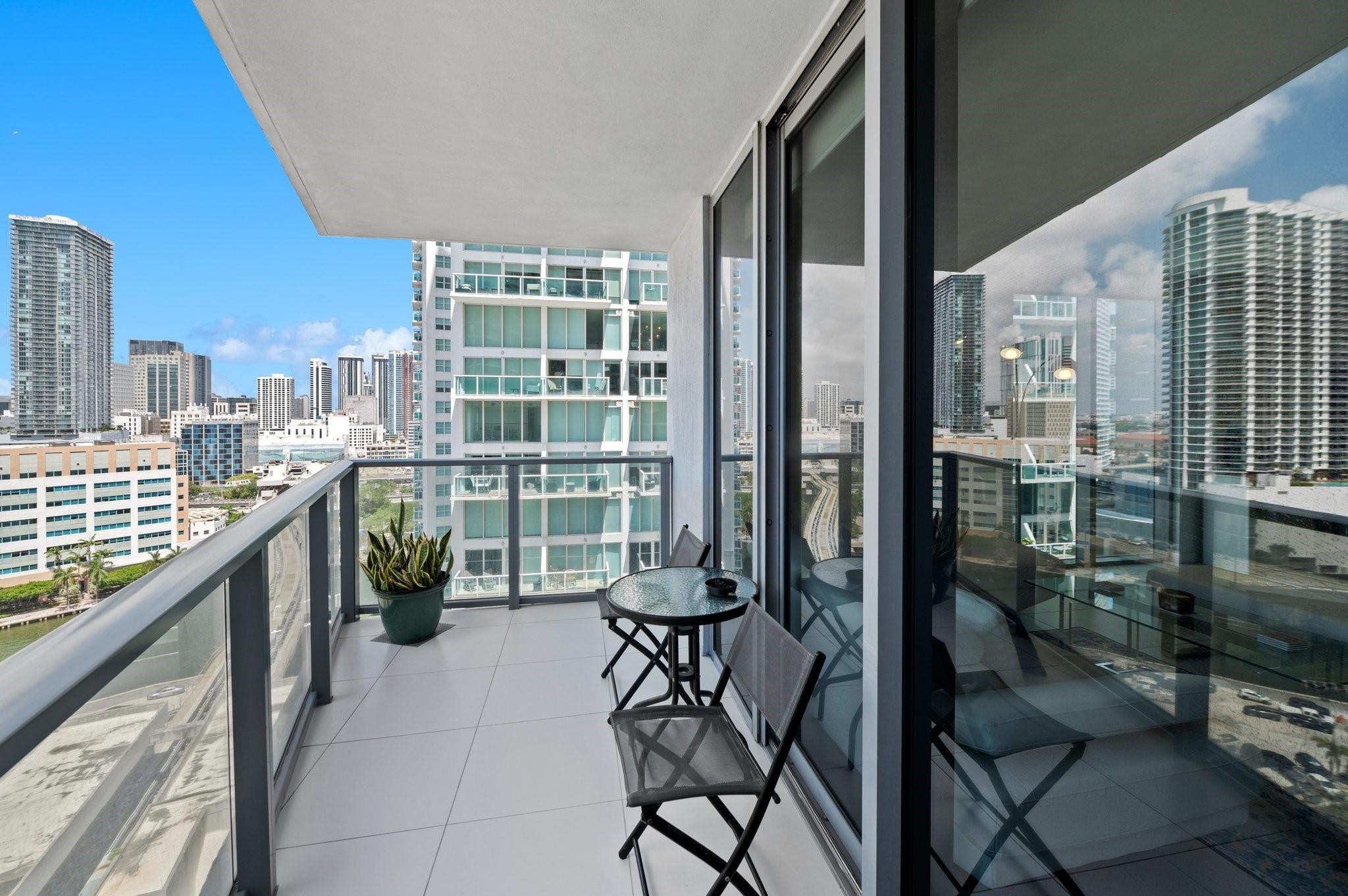 31 Southeast 6th Street, Unit 2002 Miami, FL 33131 - Photo 14 of 24 a balcony with a water view