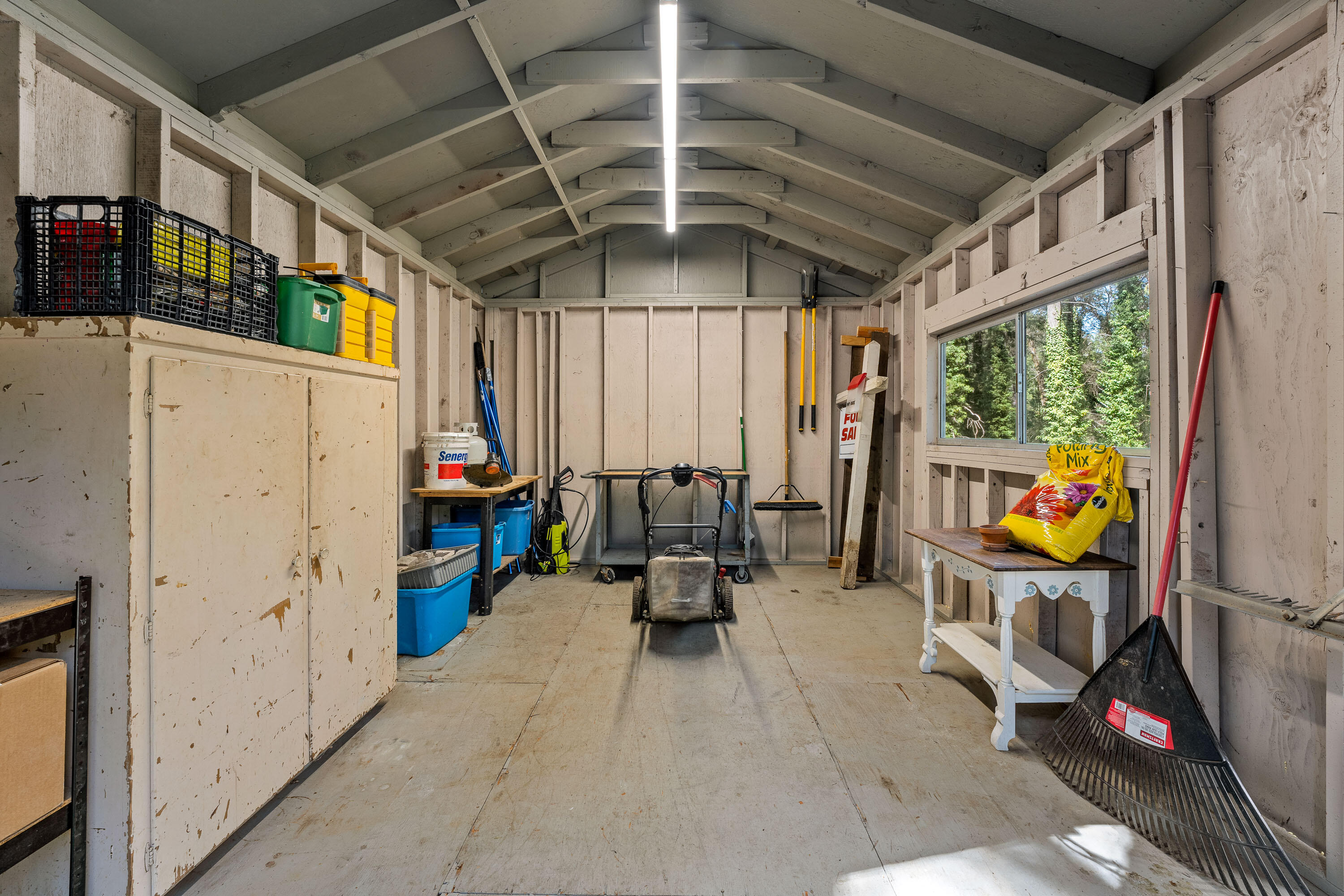 232 Riessen Road Grants Pass, OR 97526 - Photo 38 of 52 Gardening/Hobby Garage