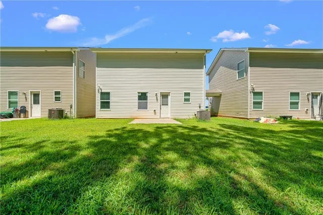 a front view of house with yard