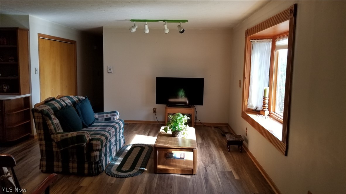 6318 Hoffman Road Wooster, OH 44691 - Photo 2 of 16