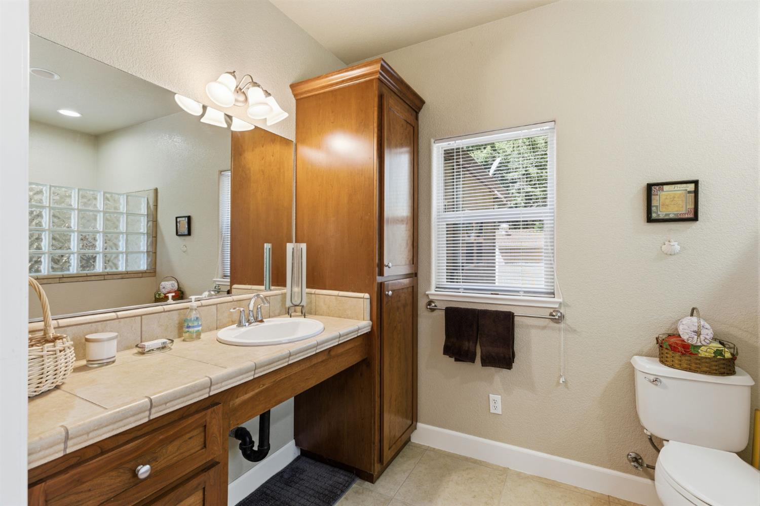 4550 Newtown Road Placerville, CA 95667 - Photo 32 of 43 Guest house - ADA compliant bathroom