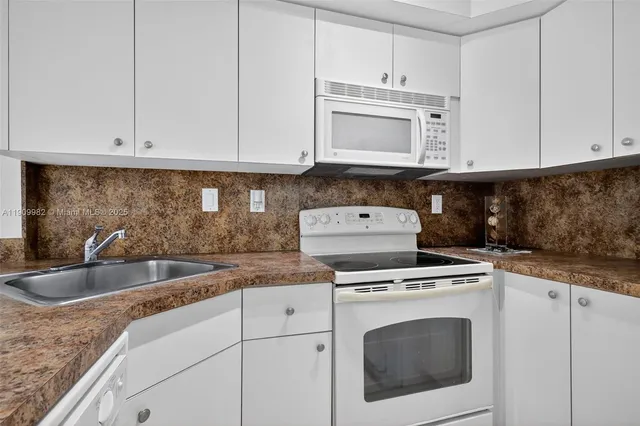 $164,700 | 16465 Northeast 22nd Avenue, Unit 116, North Miami Beach, FL 33160