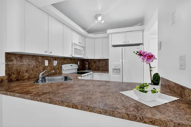 $164,700 | 16465 Northeast 22nd Avenue, Unit 116, North Miami Beach, FL 33160