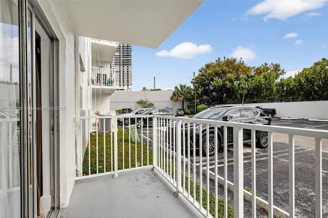 $164,700 | 16465 Northeast 22nd Avenue, Unit 116, North Miami Beach, FL 33160