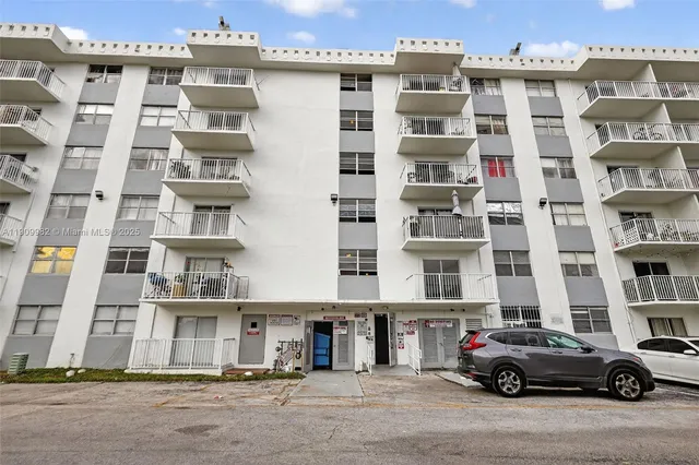 $164,700 | 16465 Northeast 22nd Avenue, Unit 116, North Miami Beach, FL 33160