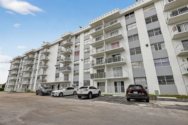 $164,700 | 16465 Northeast 22nd Avenue, Unit 116, North Miami Beach, FL 33160