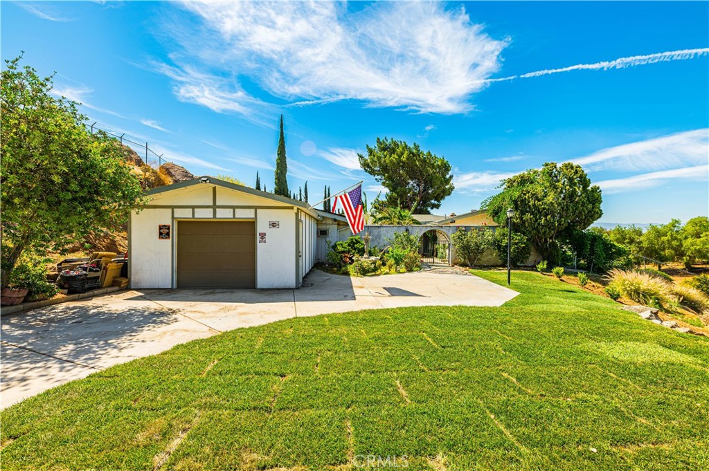 a house view with a outdoor space