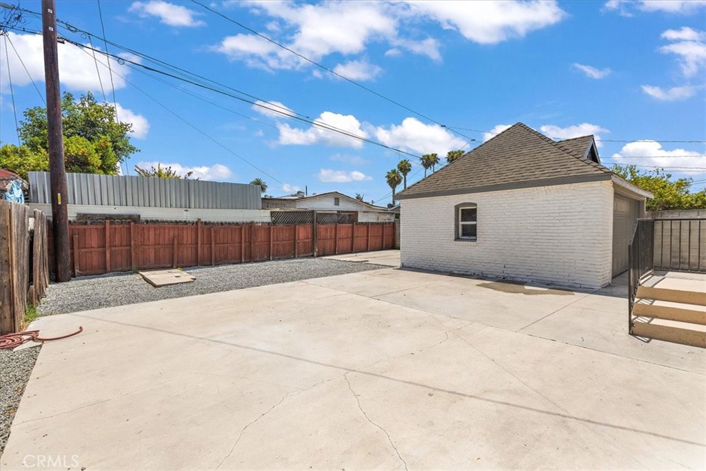 1218 North Spring Avenue Compton, CA 90221 - Photo 28 of 31 Backyard