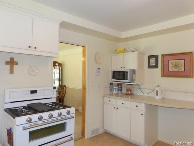 19226 Champaign Road Allen Park, MI 48101 - Photo 36 of 78 35. NEUTRAL WALLS!