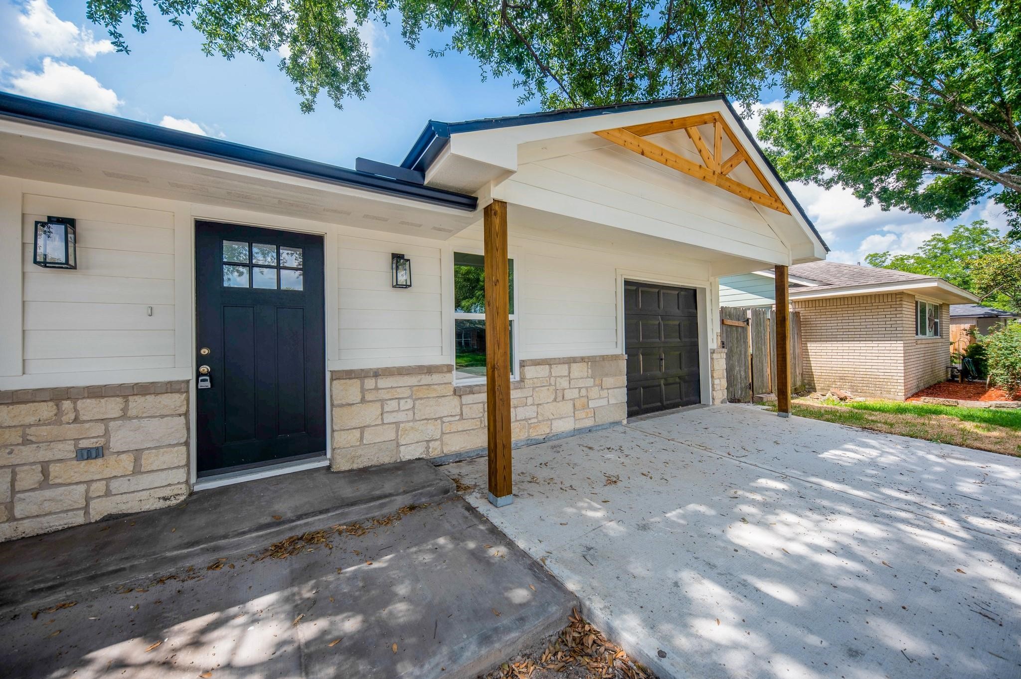 5221 Libbey Drive Houston, TX 77092 - Photo 4 of 31