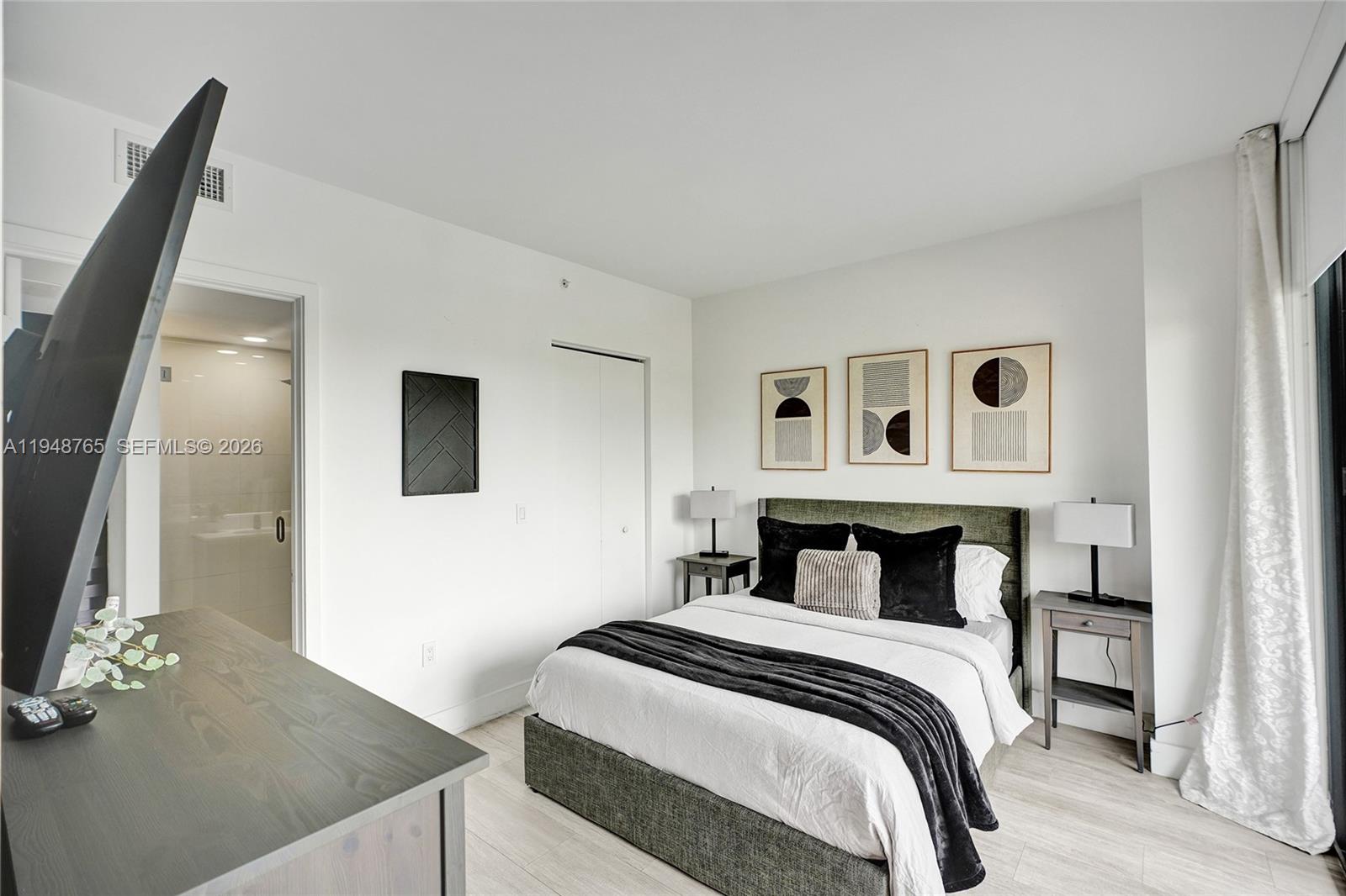 121 Northeast 34th Street, Unit 910 Miami, FL 33137 - Photo 20 of 42