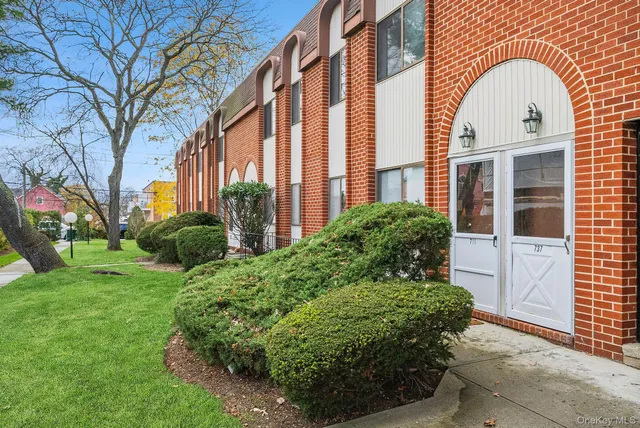 $4,250 | 737 Chestnut Street, Unit 2, Cedarhurst, NY 11516