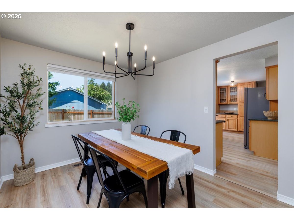 7025 Southwest 174th Avenue Beaverton, OR 97007 - Photo 9 of 38