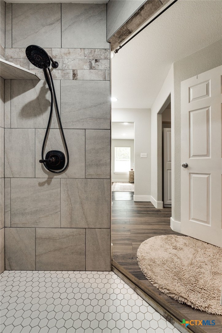 469 Whispering Oaks Loop Killeen, TX 76549 - Photo 20 of 48 a bathroom with a sink