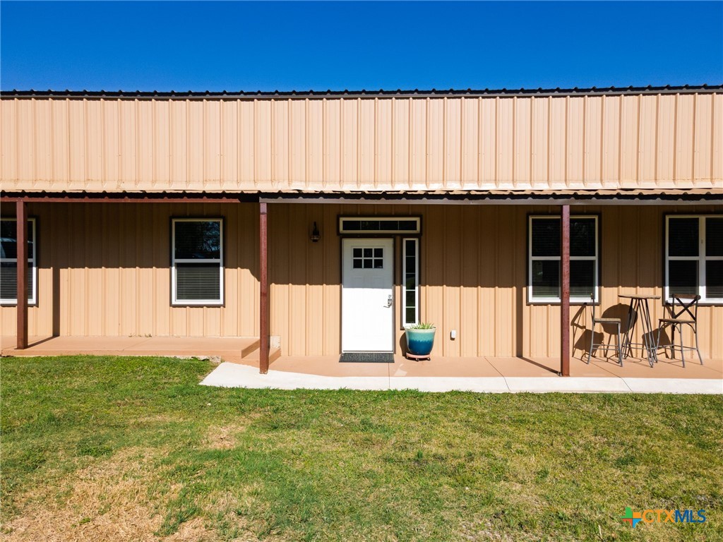469 Whispering Oaks Loop Killeen, TX 76549 - Photo 5 of 48 a backyard of a house with table and chairs