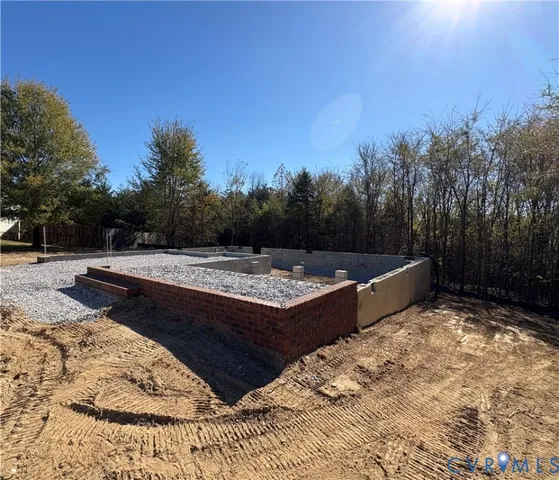 a view of a backyard with a house