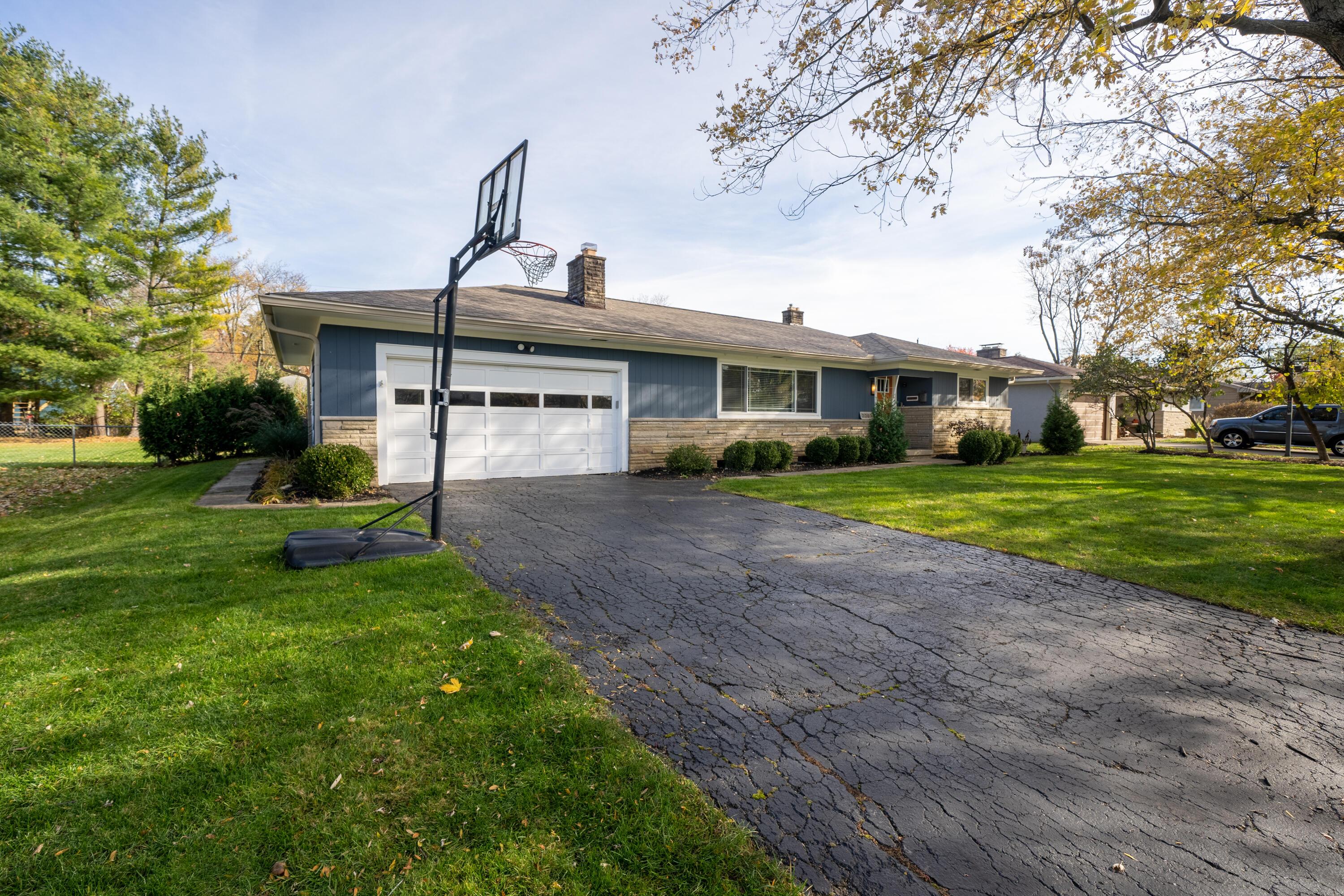 3362 Colchester Road Columbus, OH 43221 - Photo 4 of 55 DSC05847-HDR