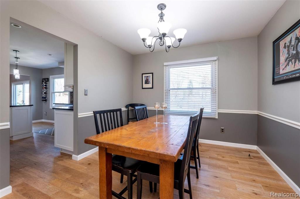 695 Lake Forest Road Rochester Hills, MI 48309 - Photo 9 of 47