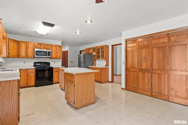 $365,000 | 3985 Mill Stone Drive, Springfield, IL 62711