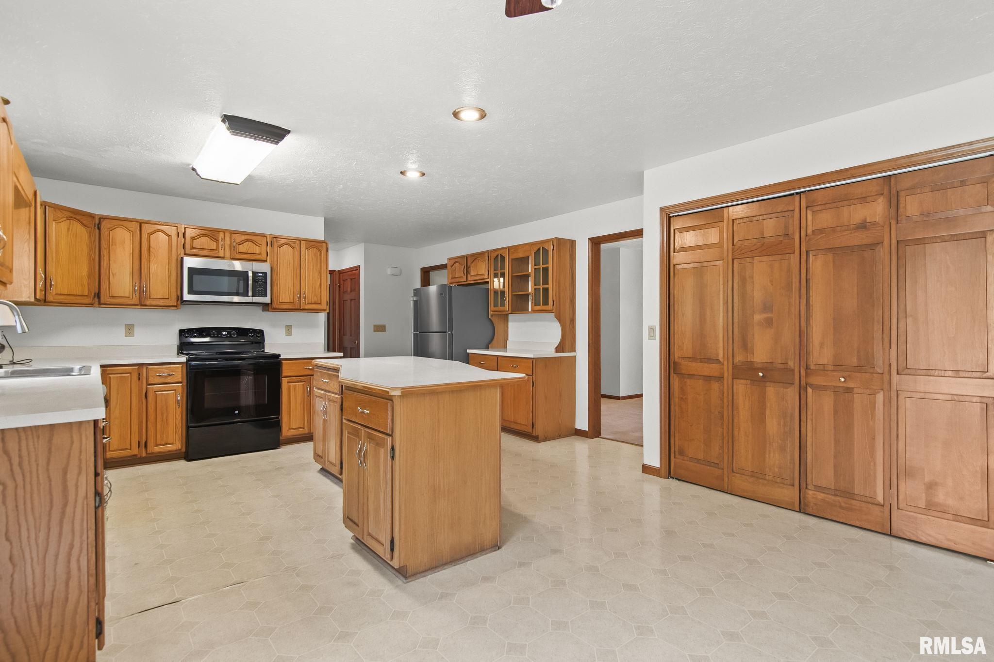 3985 Mill Stone Drive Springfield, IL 62711 - Photo 19 of 61