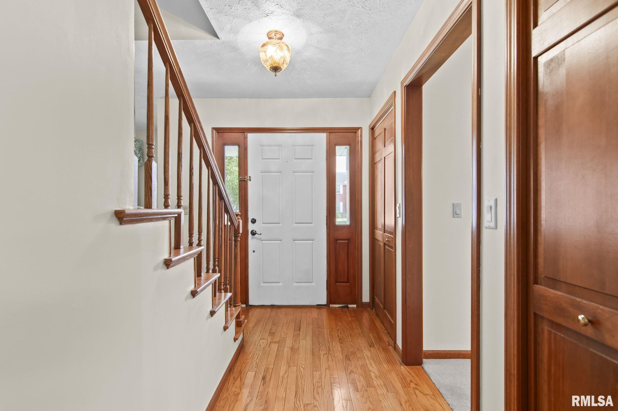 3985 Mill Stone Drive Springfield, IL 62711 - Photo 4 of 61