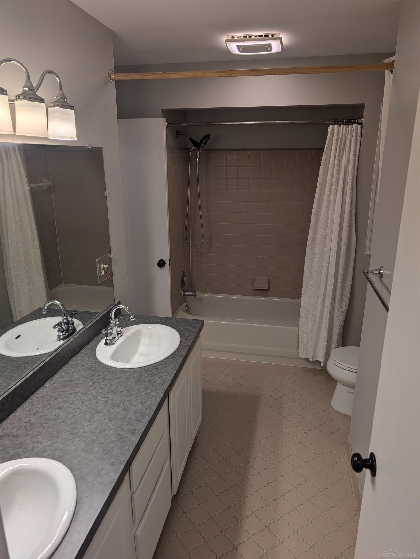 1571 Streamwood Court Rochester Hills, MI 48307 - Photo 17 of 17