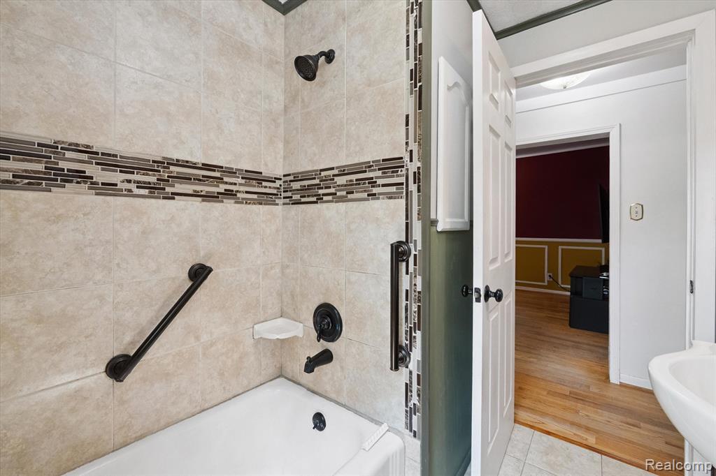 3047 Cumberland Road Berkley, MI 48072 - Photo 12 of 30 Gallery Image 12