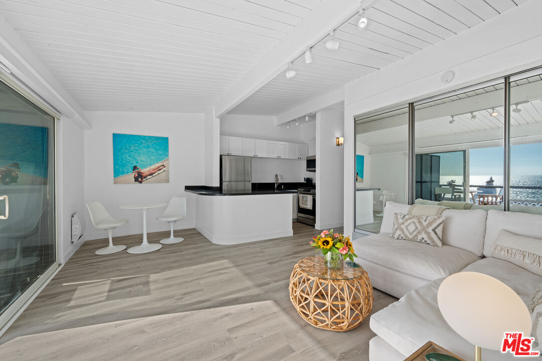 25154 Malibu Road, Unit 4 Malibu, CA 90265 - Photo 9 of 32