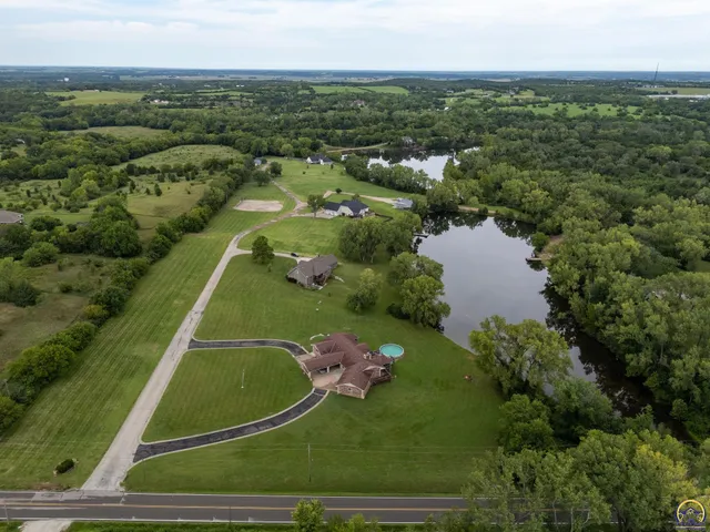 $575,000 | 2040 Cottonwood Lane, Topeka, KS 66615