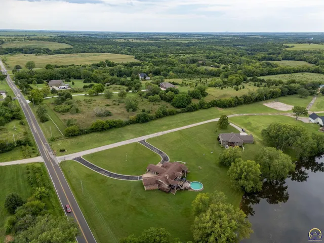 $575,000 | 2040 Cottonwood Lane, Topeka, KS 66615