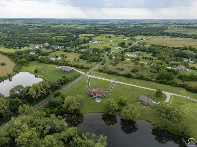 $575,000 | 2040 Cottonwood Lane, Topeka, KS 66615