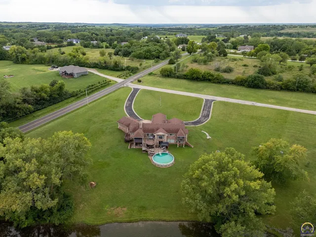 $575,000 | 2040 Cottonwood Lane, Topeka, KS 66615