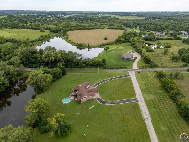 $575,000 | 2040 Cottonwood Lane, Topeka, KS 66615