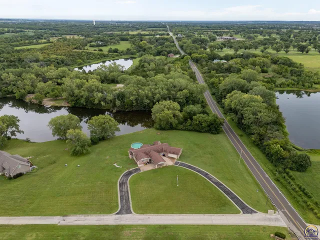 $575,000 | 2040 Cottonwood Lane, Topeka, KS 66615