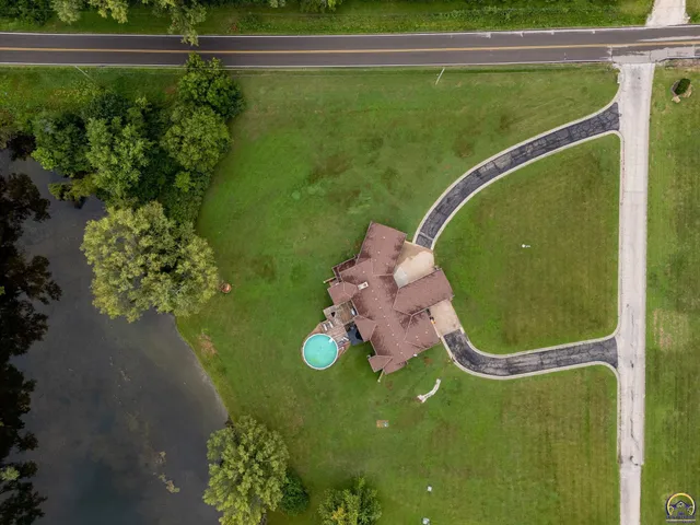 $575,000 | 2040 Cottonwood Lane, Topeka, KS 66615