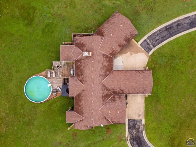 $575,000 | 2040 Cottonwood Lane, Topeka, KS 66615