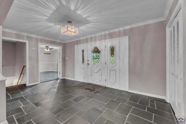 $575,000 | 2040 Cottonwood Lane, Topeka, KS 66615